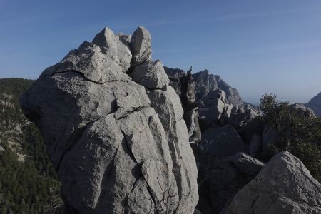 Divoké skalnaté vápencové hory